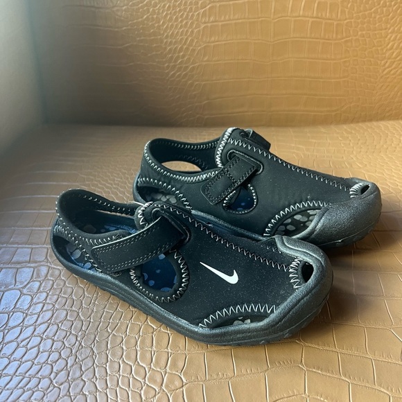 Nike Sunray Protect Black Sandals With White Stitching Size 10C Toddler - Picture 2 of 7